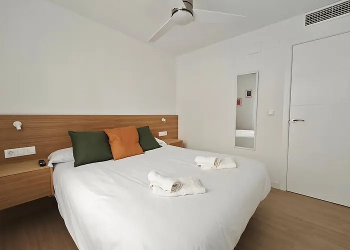 Plaza Pineda דירה