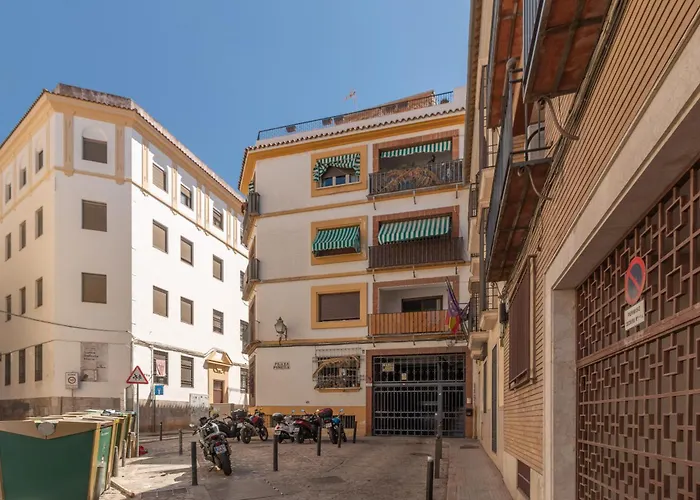 Plaza Pineda דירה